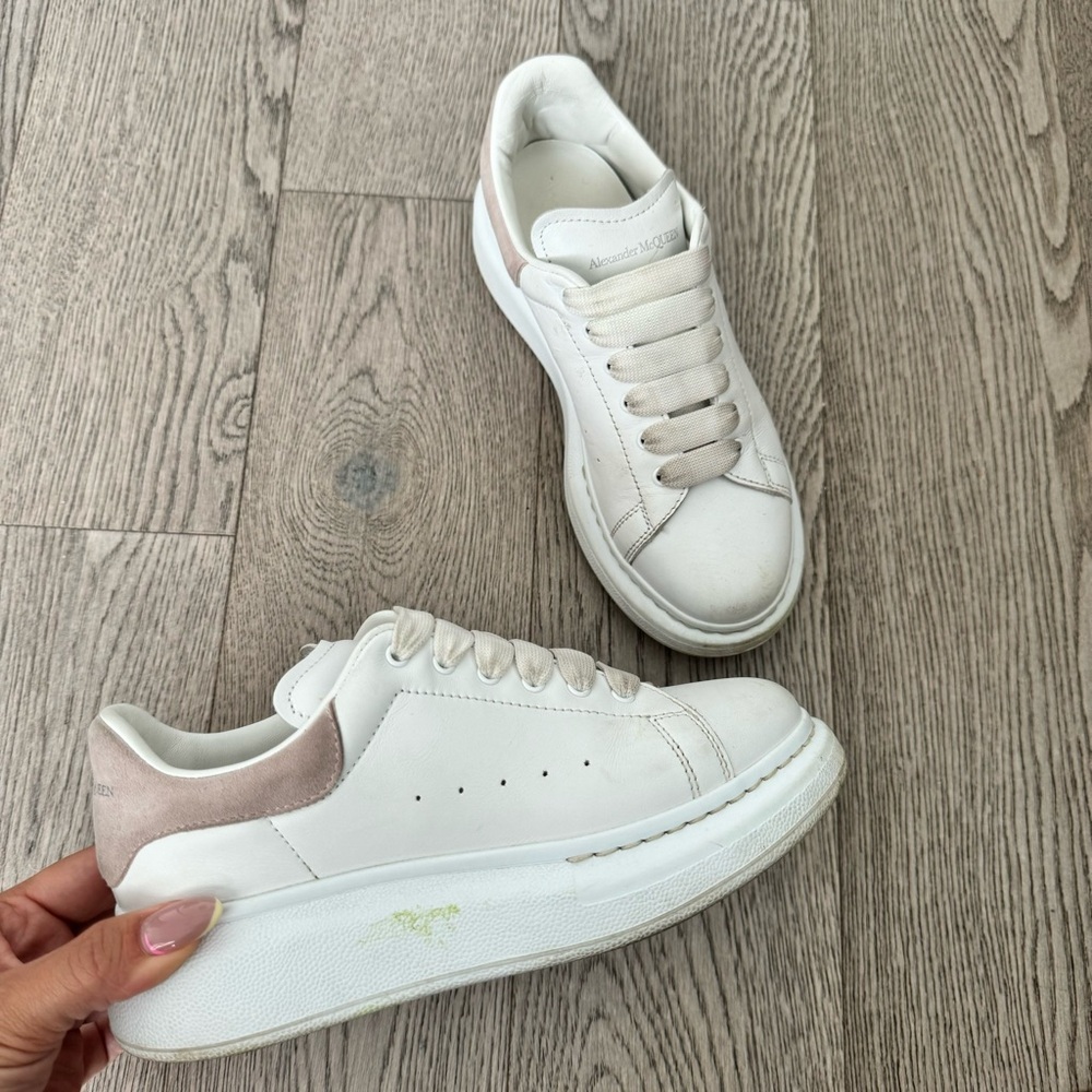 Alexander McQueen Kids 32 Oversized Low-Top Leather Sneakers White & Patchouli